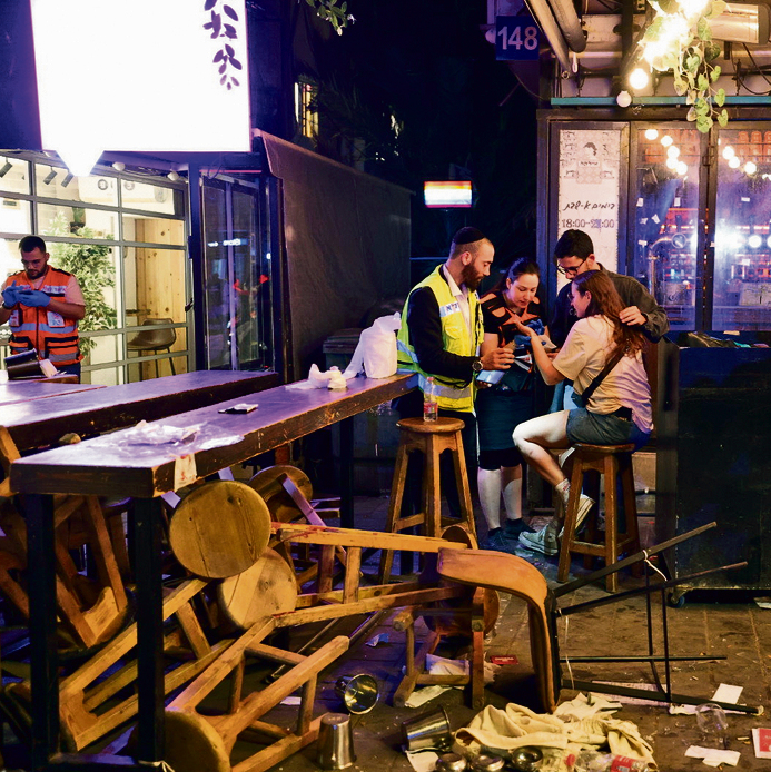 “יובל שאלה: למה אבא לא עונה?" זירת הפיגוע שבו נרצח לופן | צילום: זיו קורן