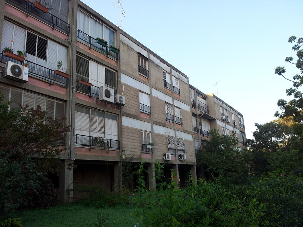 A penthouse for NIS 2.7 million in the southeast of the city.  Tel Aviv