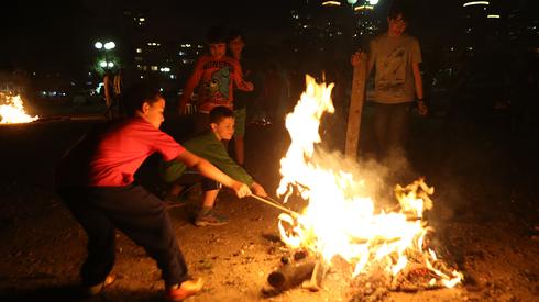 Children around Lag BaOmer bonfire in Tel Aviv 