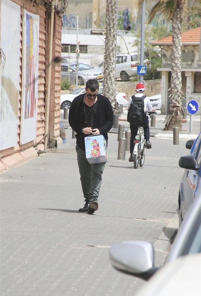 תתקרב שנוכל לראות