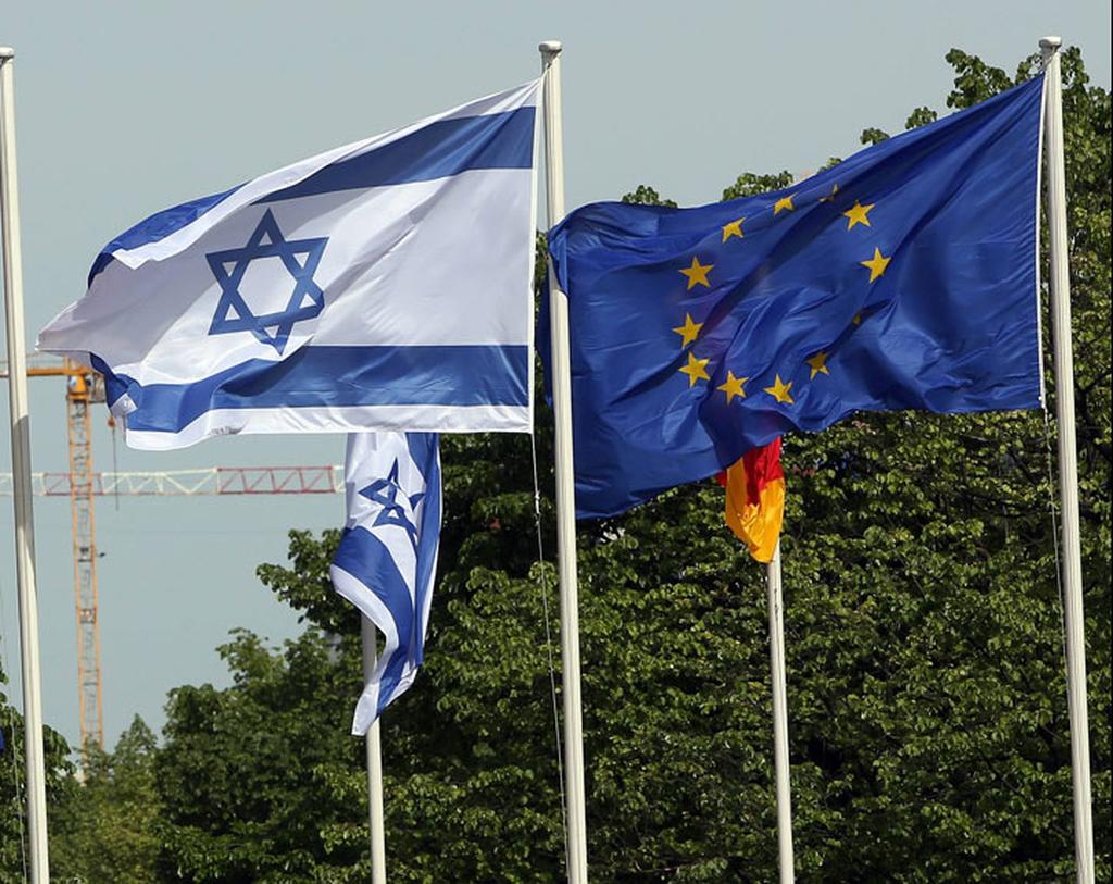 Israel and the EU flags (Photo: AFP)
