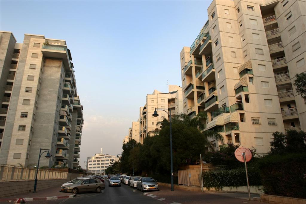 Rosh HaAyin.  Penthouse apartment with 5 rooms for NIS 3.06 million 
