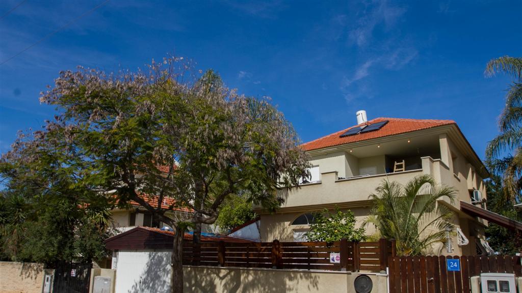 Cottage for NIS 2.55 million.  Rosh HaAyin