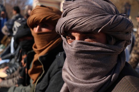 500,000 דולר במוצב של הטליבאן. לוחמים איסלאמיסטים באפגניסטן (צילום: EPA)