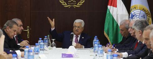 Абу-Мазен на заседании палестинской администрации в Рамалле. Фото: EPA