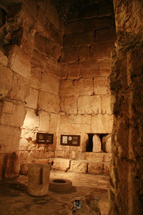 הכיכר הרומית בירושלים נפתחה לאחר עשור BJGUPw8Pbr_0_0_1168_1752_large