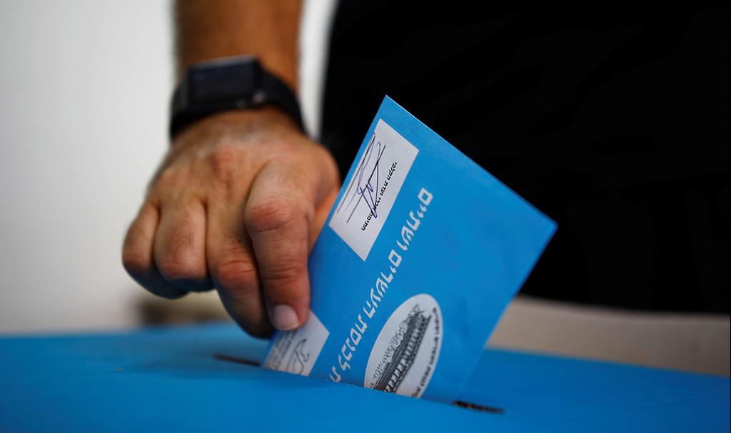 An Israeli voter (photo: Reuters)