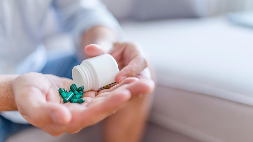 תמונת התמכרות לתרופות מרשם (צילום: Shutterstock)