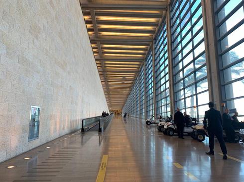 Пустые коридоры аэропорта Бен-Гурион. Фото: Шири Хадар