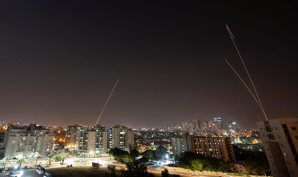 Iron Dome intercepts rockets over Ashkelon  (Photo: Reuters)