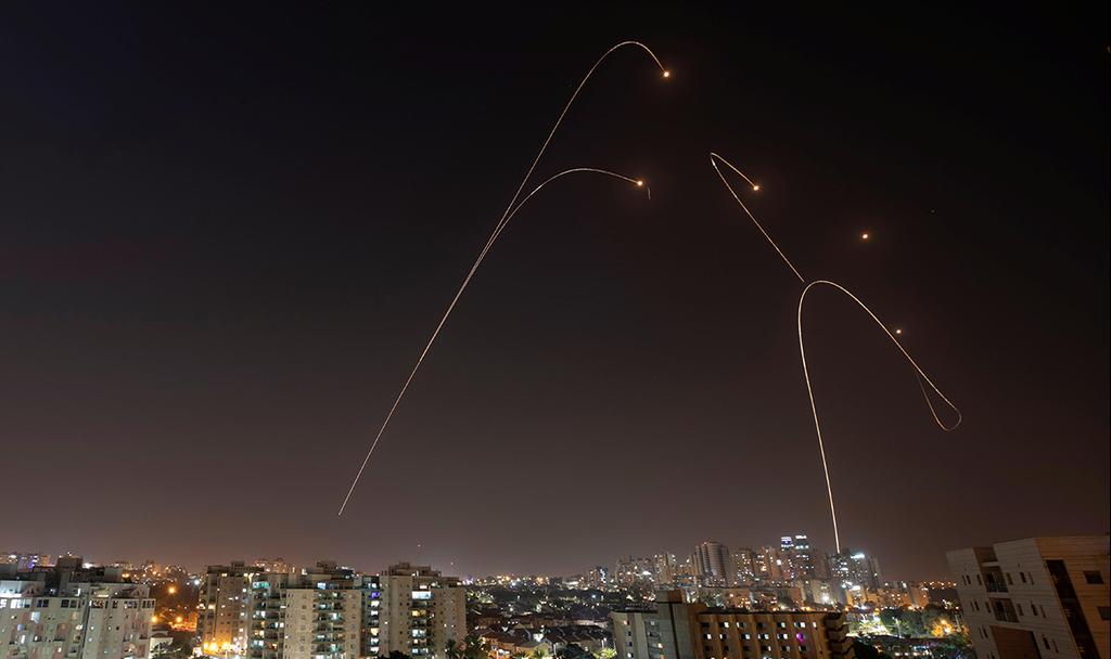 Archive: The Iron Dome missile defense system intercepts rockets over Ashkelon  (Photo: Reuters)
