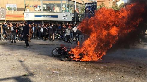 Protests over fuel prices in isfahan, Iran  (Photo: AFP)