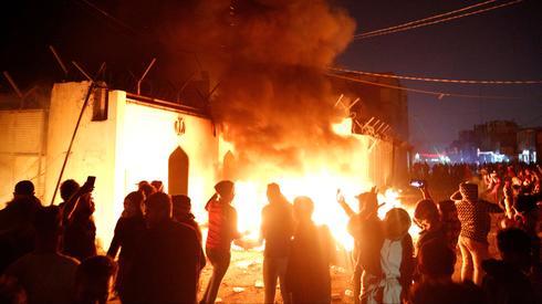 Iranian protesters set fire to the Iranian consulate in Najaf   (Photo: Reuters)