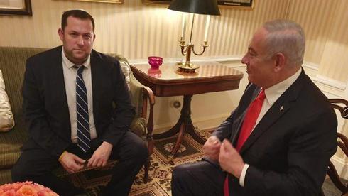 Yossi Dagan with Prime Minister Benjamin Netanyahu in Washington  ()