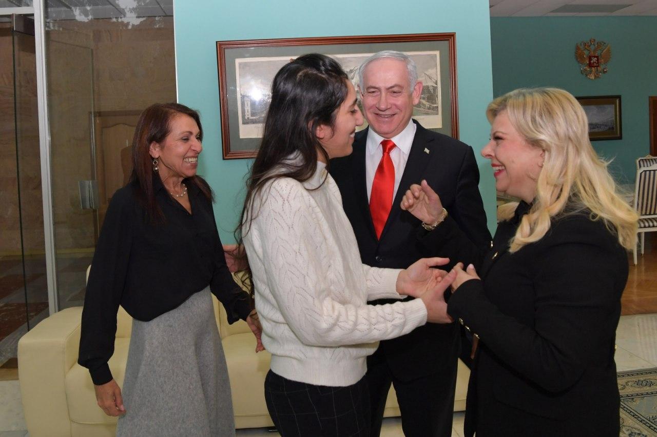 Naama Issachar with her mother Yaffa and Benjamin and Sara Netanyahu in Moscow  (Photo: GPO)
