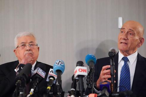 Abbas and Olmert hold joint press conference where the two rejected the U.S. peace plan  (Photo: AFP)