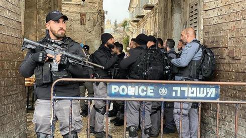 Des agents de la police des frontières près de la porte Lions de la vieille ville de Jérusalem (Photo: police israélienne) משטרה בזיאת ניסיון הפיגוע בירושלים