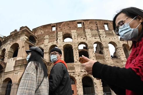 Туристы в Италии. Паника из-за коронавируса. Фото: AFP