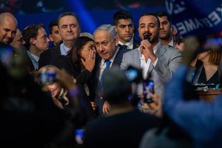 Prime Minister Benjamin Netanyahu (center) at Likud rally 
