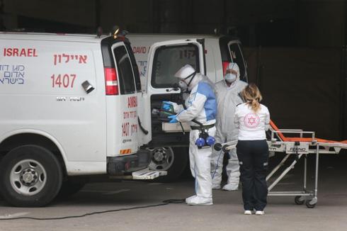 Evacuating coronavirus patients in Tel Aviv  (Photo: Moti Kimchi)