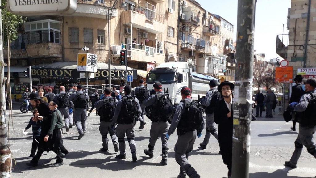 Police force in Mea Shearim ()