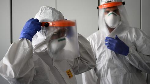 С коронавирусом борются во всем мире. Фото: AFP ()