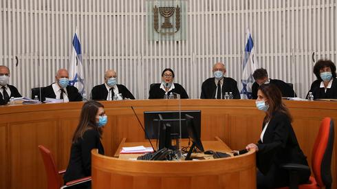 Le jury de 11 juges (Photo: EPA) בג"ץ דן בהסכם הקואליציוני שנחתם בין הליכוד לכחול לבן