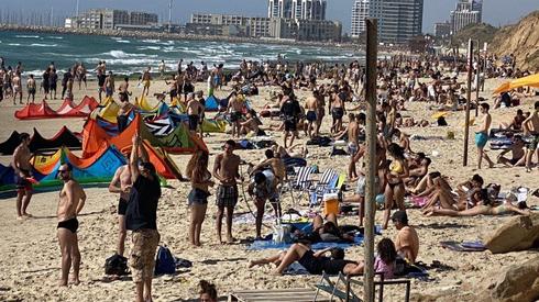 A Tel Aviv beach teeming with life over the weekend  ()