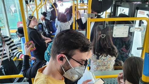 No more than 20 people will be allowed on public busses  ()