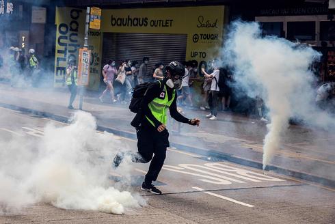 Hong Kong police fire tear gas as protesters decry China security law plan
 ()