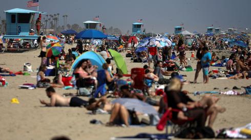 Packed beaches in California on Memorial Day  ()