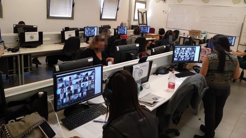 "זו עבודה שנכנסתי אליה כי צריך להתקיים ממשהו". השגחה על בחינות ב-HIT