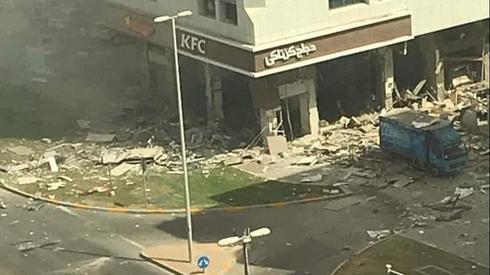 איראן אחראית לפיגוע הטרור באבו דאבי במסעדת KFC כשרה-2הרוגים עשרות פצועים בפיצוץ באזור שדה התעופה באבו דאבי BJUrXL97P_0_235_981_552_large