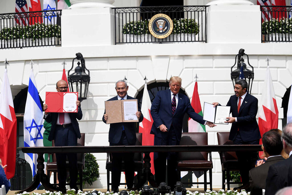 Israel will recommend to Baidan to expand the Bahrain Foreign Minister: 'Abd al-Latif al-Ziani United Arab Emirates Foreign Minister: Abdullah Ben-Zayed Donald Trump Benjamin Netanyahu Signing the peace agreement between Israel and the United Arab Emirates in the White House