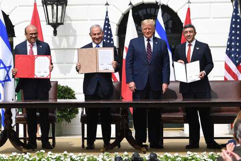 LR: Bahrain FM Abdullatif al-Zayani, PM Benjamin Netanyahu, US President Donald Trump, and Emirati FM Abdullah bin Zayed Al-Nahyan at the signing of the Abrahamic Treaties at the White House 