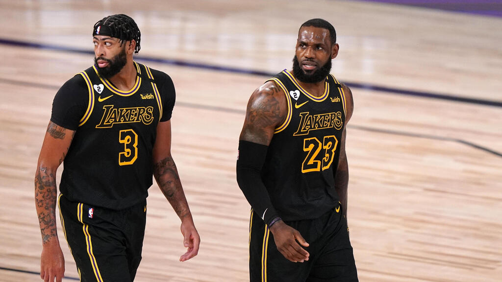 LeBron and Davis (Photo: AP) LeBron James and Anthony Davis