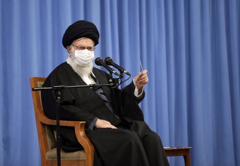 Ayatollah CEO Ali Khamenei (Photo: AP) Superintendent Ayatollah Ali Khamenei speaks at a meeting with Revolutionary Guard Gen. family. Qassem Soleimani killed in U.S. drone strike in Baghdad in early 2020, and top military leaders, in Tehran, Iran
