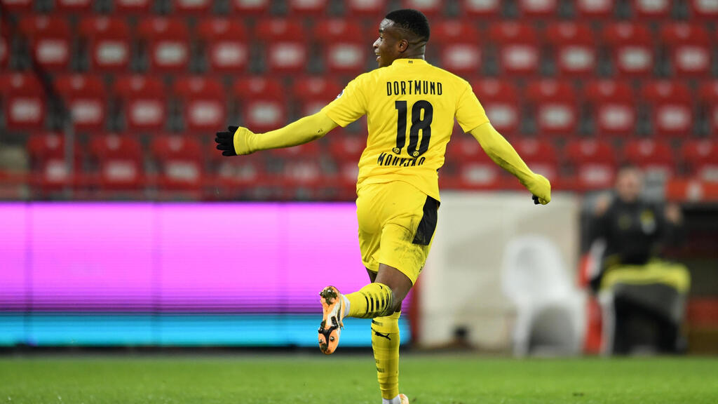 Mazel Tov. Mokoku (Photo: EPA) Yusufa Mokoku