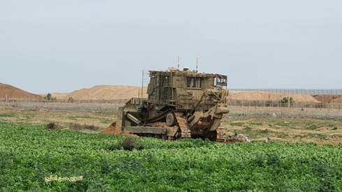 The IDF armored bulldozer was damaged in the attack on troops close to the Gaza border ירי לעבר כלי הנדסי שעבד בסמוך לגדר המערכת בגבול עזה