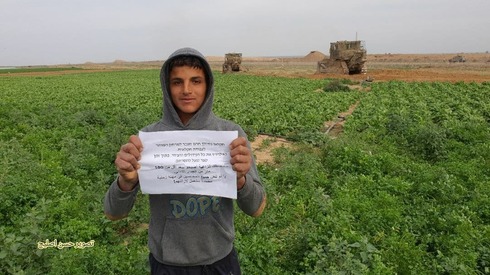 The IDF distributed leaflets warning Palestinian farmers to stay away from the border fence area ירי לעבר כלי הנדסי שעבד בסמוך לגדר המערכת בגבול עזה