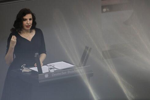 Ukrainian born Jew Marina Weisband delivers a speech at the Bundestag in Berlin, Germany (Photo: AP) Ukrainian born Jew Marina Weisband delivers a speech at the German Federal Parliament, Bundestag, at the Reichstag building in Berlin, Germany, Wednesday, Jan. 27, 2021 during a special meeting commemorating the victims of the Holocaust on the International Holocaust Remembrance Day.