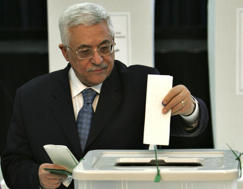     Palestinian President Mahmoud Abbas will cast his ballot in Palestinian Parliament elections at its headquarters in the West Bank town of Ramallah
