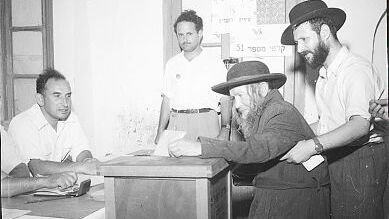 Pointing at the polls in Mea Shearim