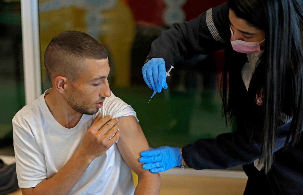 Young vaccinated vaccine Vaccinated vaccines Pfizer Magen David Adom