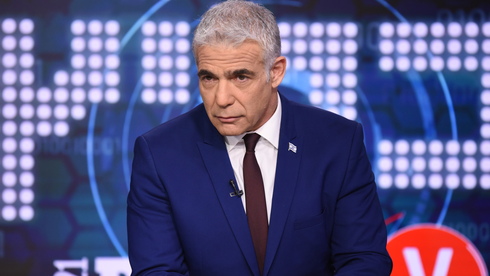 יאיר לפיד בריאיון באולפן