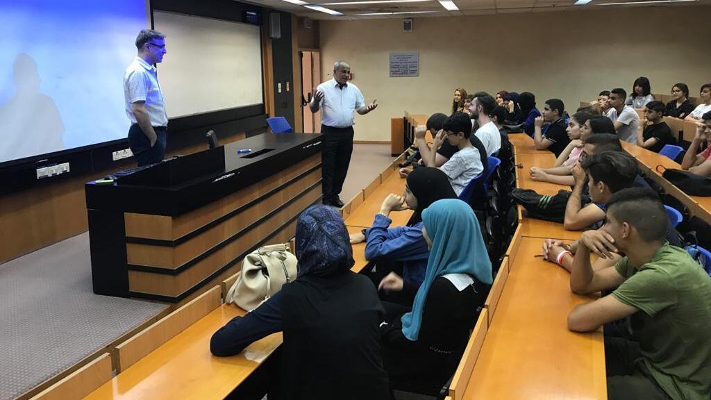 Meeting with Prof. Hossam Hayek of Givat Haviva High-Tech Flower Students