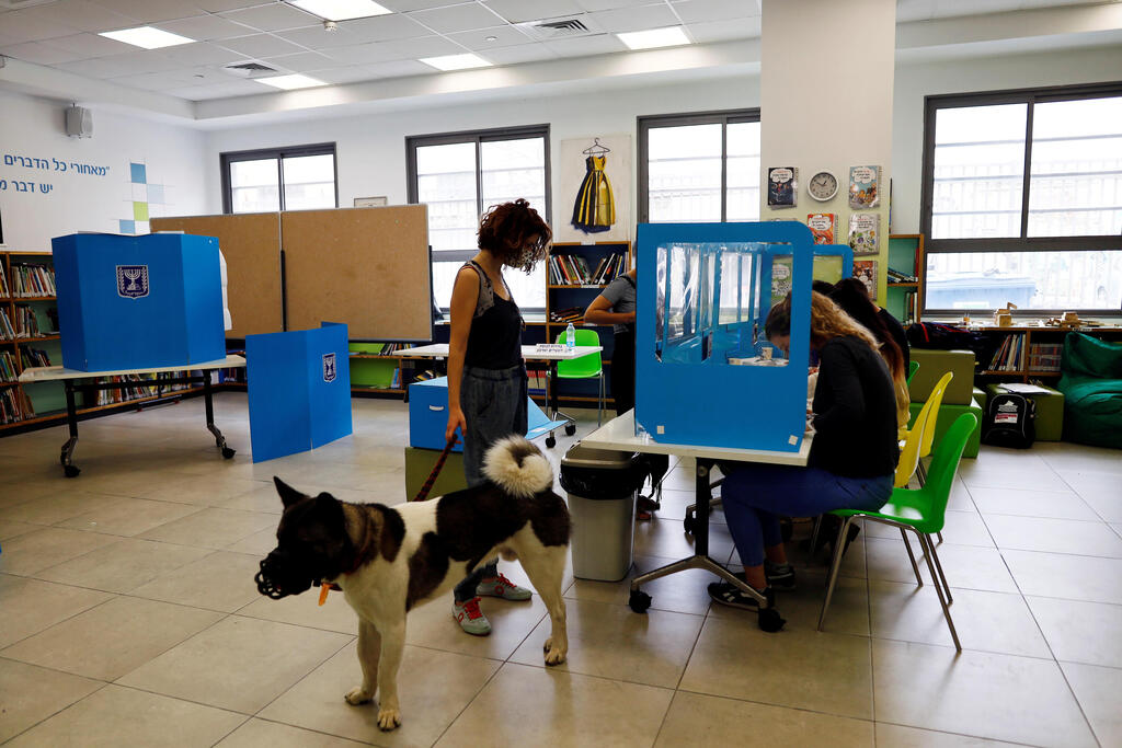 Voting in Tel Aviv