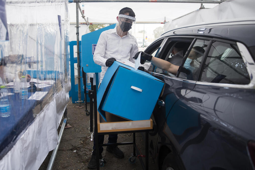 Ballot boxes for isolators in Ramat Gan