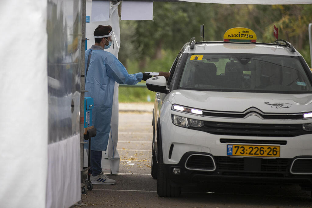 Polling stations of Corona insulators in Tel Aviv