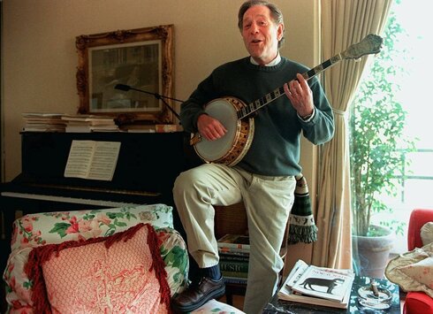 George Segal will play the banjo at his Los Angeles home, February 1997 